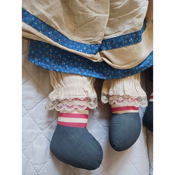 Pair of Vintage Raggedy Ann and Andy Rag Dolls - Picture 4 of 9